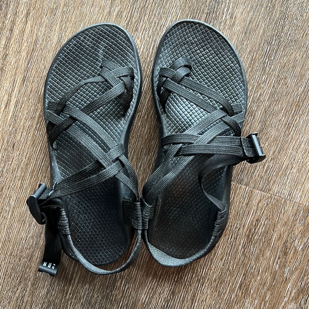 Chaco’s Women’s ZX2 classic sandals. Size 8